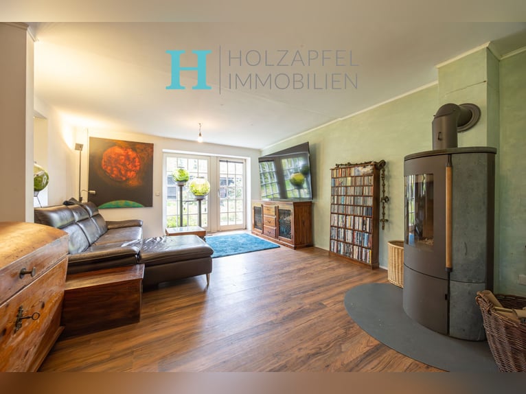 Idyllisches Reetdach-Glück an Hamburger Stadtgrenze mit Pferdekoppeln und Boxen