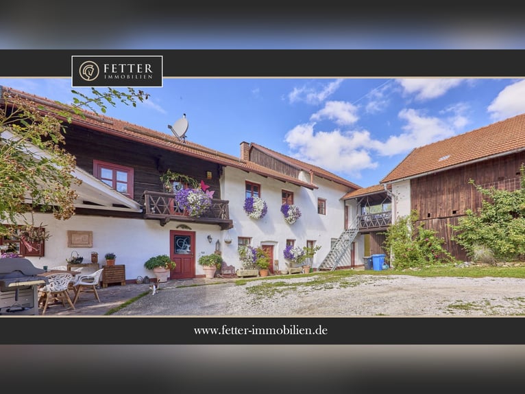 Landhaus in Bayern mit hochwertiger & privat genutzter Reitanlage inklusive Reithalle!