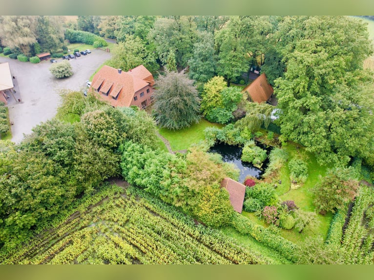 Luxuriöse Reitanlage mit viel Wohnraum und Komfort