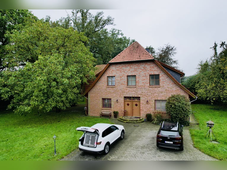 Luxuriöse Reitanlage mit viel Wohnraum und Komfort