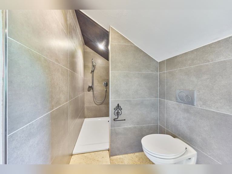 Moderne Reitanlage zu verkaufen in Hütschenhausen – stilvolles & energieeffizientes Wohnen inklusive