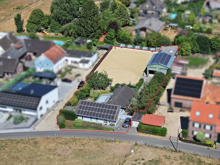 Modernes Wohnhaus mit kleiner Reitanlage in Wassenberg