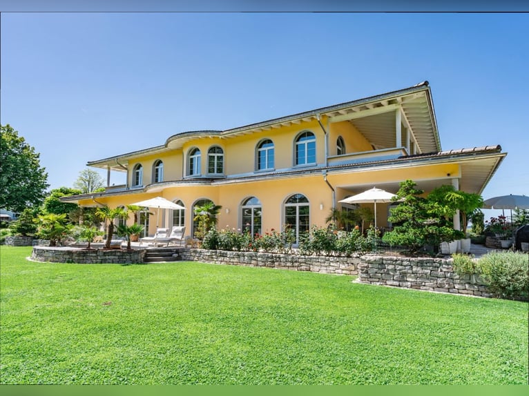 Ostschweiz - Exklusive Reitsportanlage mit mediterraner Villa und weitläufigem Land