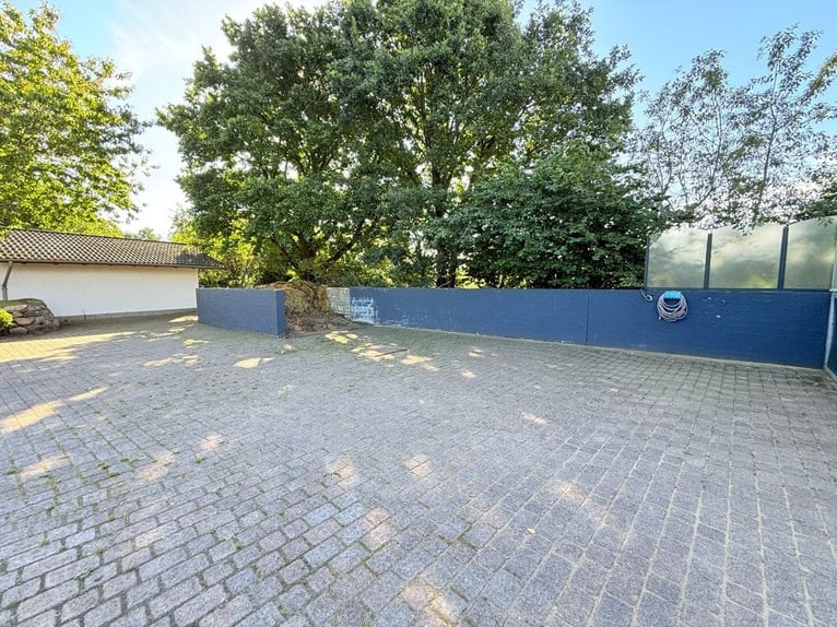 Paradies für Pferdeliebhaber: Reetdachanwesen auf ca. 3,38 ha großen Grundstück mit Nebengebäuden