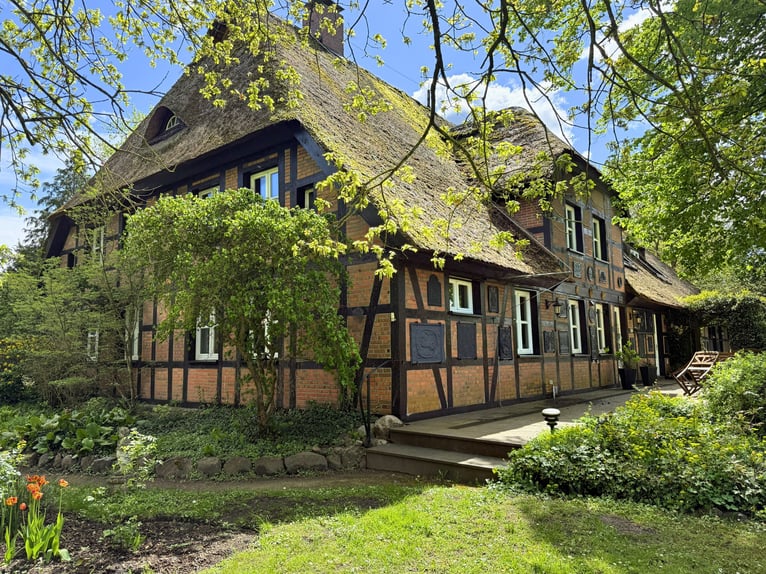 Pferdehof und exklusives Anwesen 70 km südöstlich von Hamburg mit optional 30 ha Eigenland