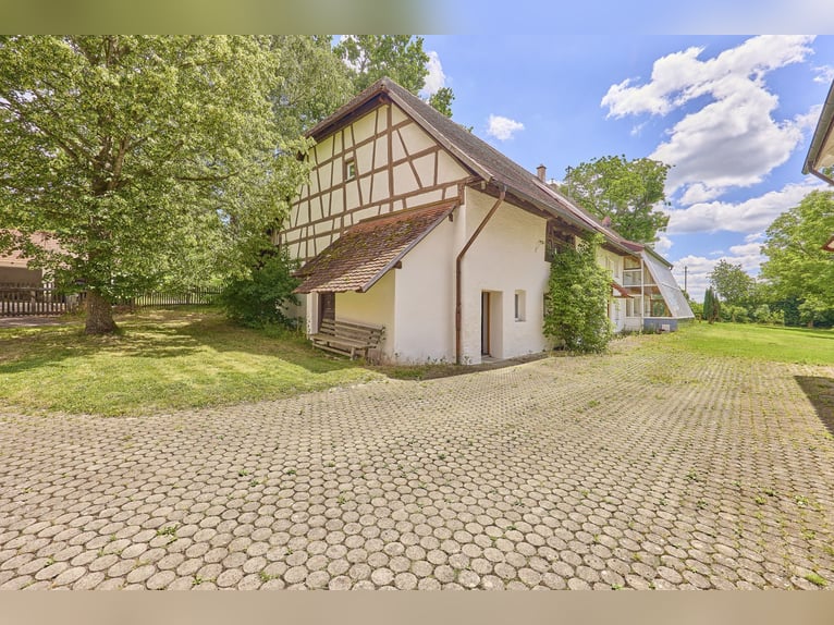 Private Pferdeimmobilie im Landkreis Ravensburg mit mehreren Wohnhäusern & See-Zugang!