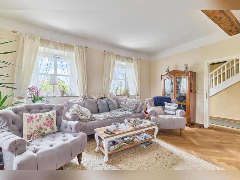 Reitanlage in Bayern mit historischem Wohnhaus und gepflegten Trainingsbedingungen!