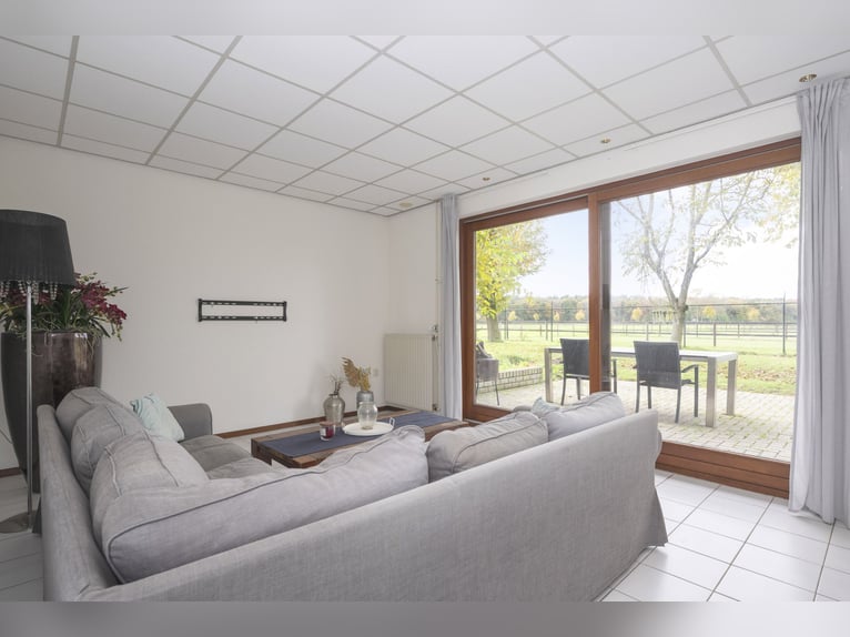 VERKAUFT: Komplette Reitanlage mit Landhaus nähe Deutsche Grenze in NL.