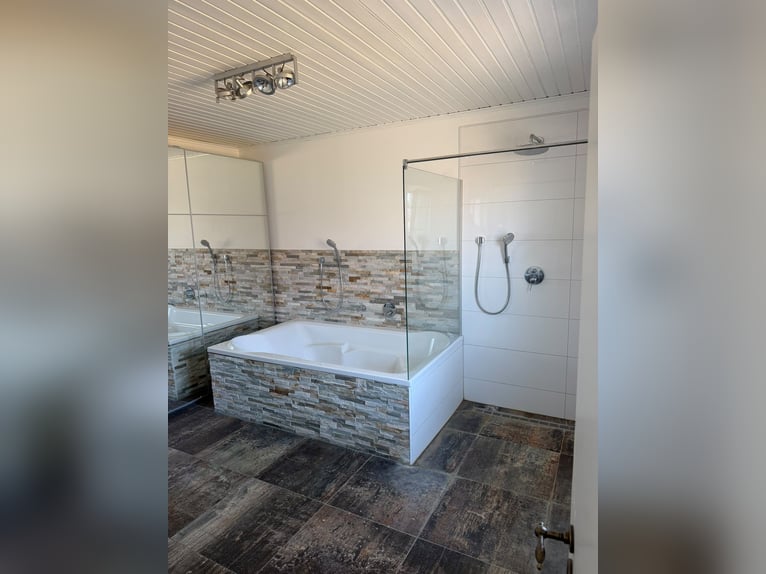 Wohnen mit Pferd in einem schönen Einfamilenhaus mit 6000 qm Wiese und Kleiner 150qm Halle