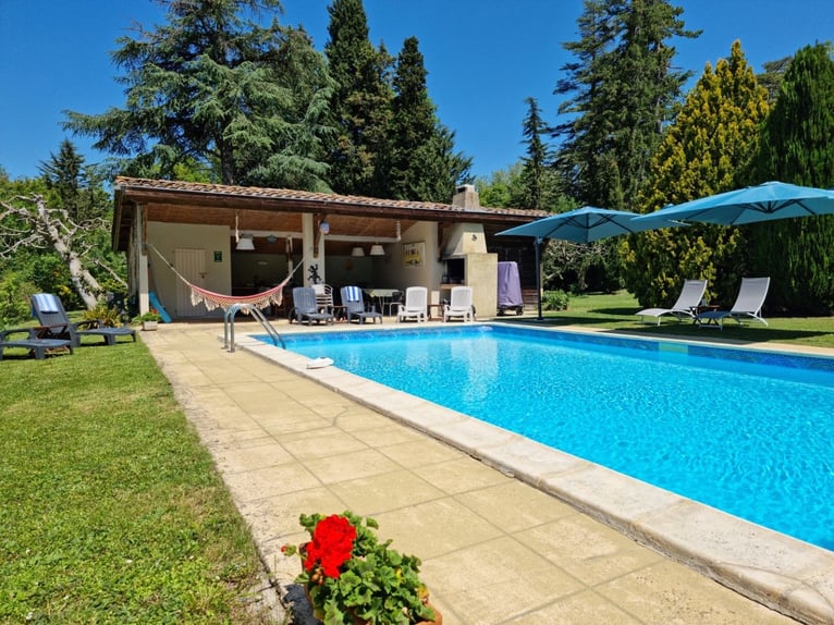 Wunderschiges Anwesen im Süden Frankreichs mit drei Häusern, einem beheizten Pool und über 2,2 Hekta