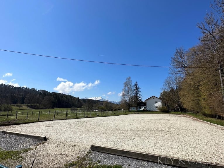 Wunderschönes Anwesen mit Landhaus, Pferdestallungen und Koppeln mit Wörtherseeblick 