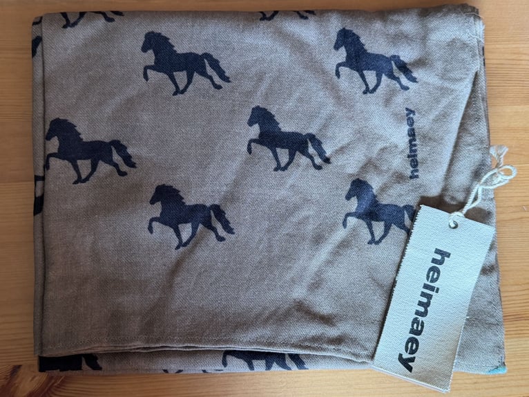 Heimaey 100% Merino-Tuch/Schal mit Islandpferden in verschiedenen Farben
