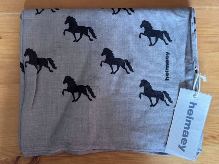 Heimaey 100% Merino-Tuch/Schal mit Islandpferden in verschiedenen Farben