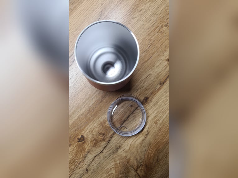 Neuer Thermobecher mit Deckel East.