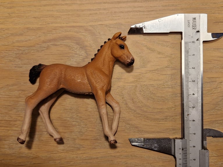 Schleich Pferd Fohlen Braun Fuchs Dunkelfuchs 7,5cm