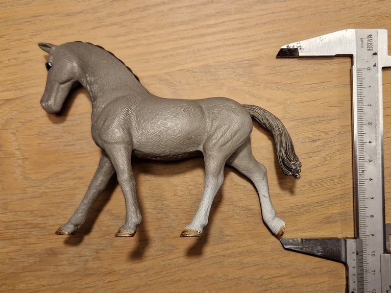 Schleich Pferd Schimmel Grau eingeflochten Hufeisen 9cm
