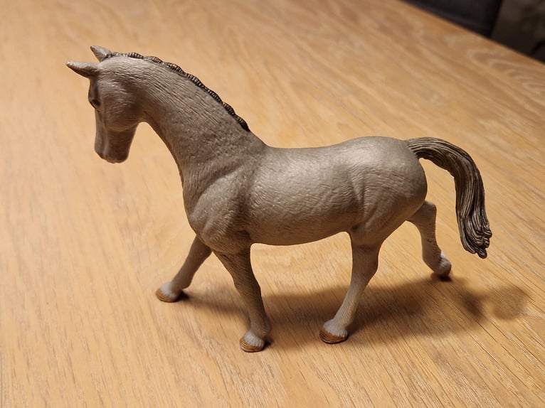 Schleich Pferd Schimmel Grau eingeflochten Hufeisen 9cm
