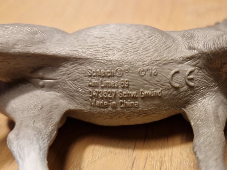Schleich Pferd Schimmel Grau eingeflochten Hufeisen 9cm