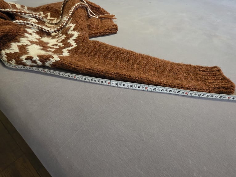 Superwarme, wasserabweisende Jacke aus echter Islandwolle Superwarme, wasserabweisende Jacke aus echter Islandwolle