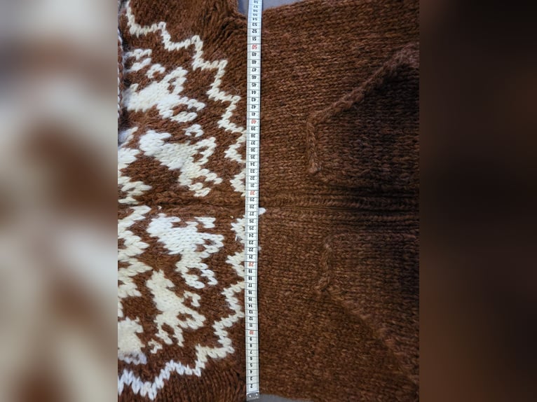Superwarme, wasserabweisende Jacke aus echter Islandwolle Superwarme, wasserabweisende Jacke aus echter Islandwolle