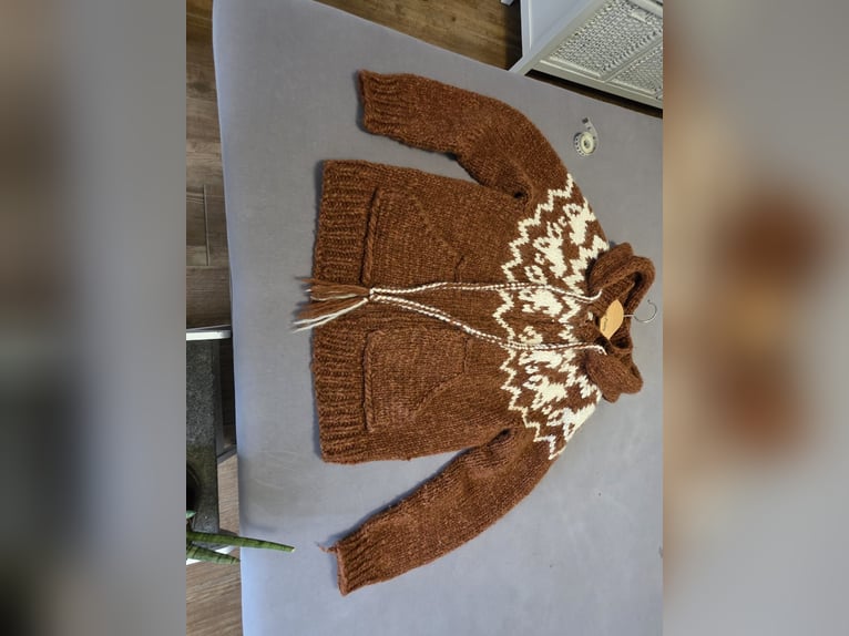Superwarme, wasserabweisende Jacke aus echter Islandwolle Superwarme, wasserabweisende Jacke aus echter Islandwolle