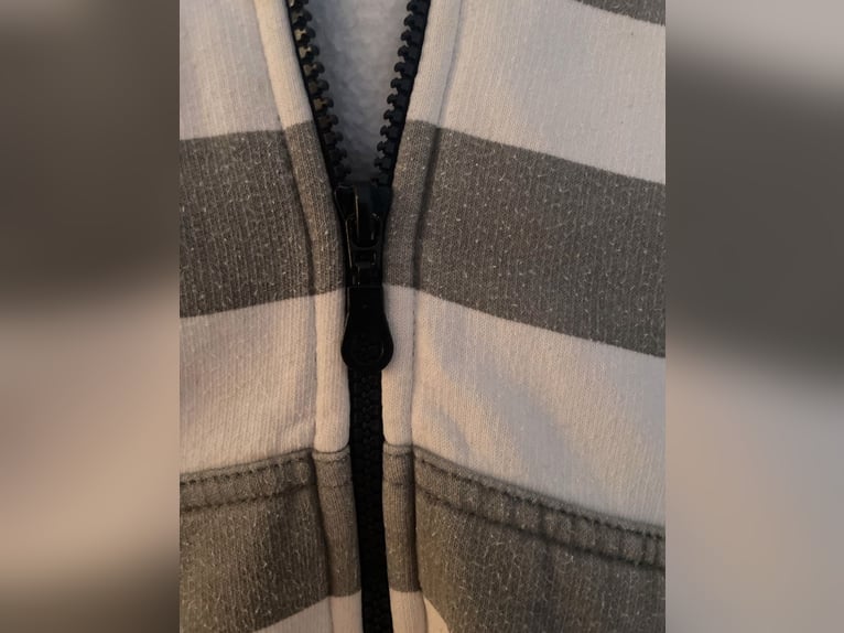 Gut erhaltene Spooks Jacke Sweatshirt Gr. S grau weiß