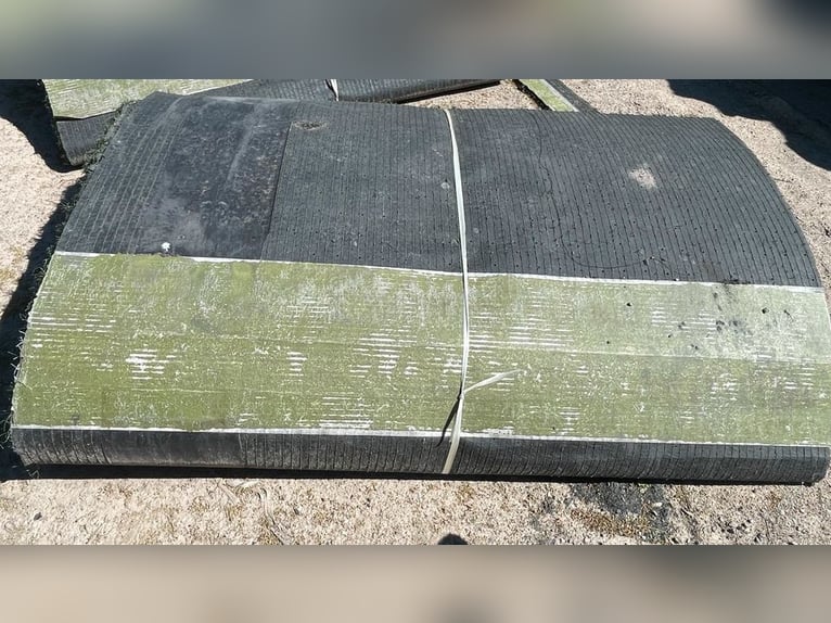 ab 1000 m² gebrauchter Kunstrasen Pferde Paddock Reitplatz