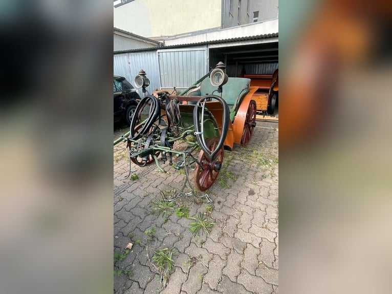 Alte Pferdekutsche/Hochzeitskutsche Zweispänner