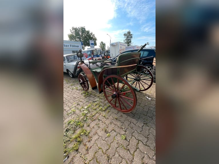 Alte Pferdekutsche/Hochzeitskutsche Zweispänner