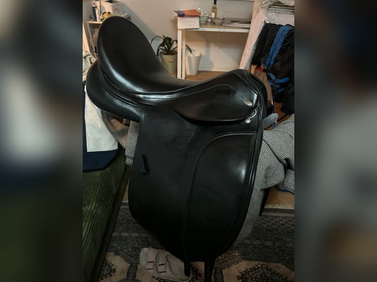 Dressursattel 17,5 Zoll super Zustand