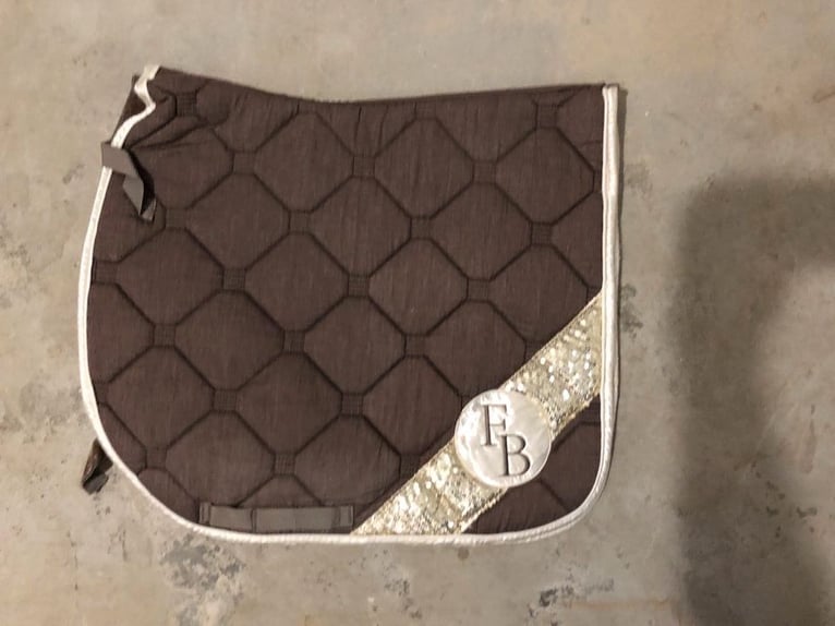 Dressurschabracke neu