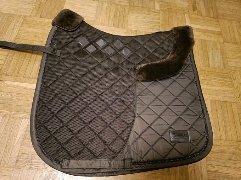 Dressurschabracke weiß