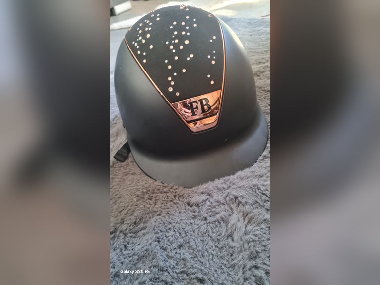 Felix Bühler Reithelm 