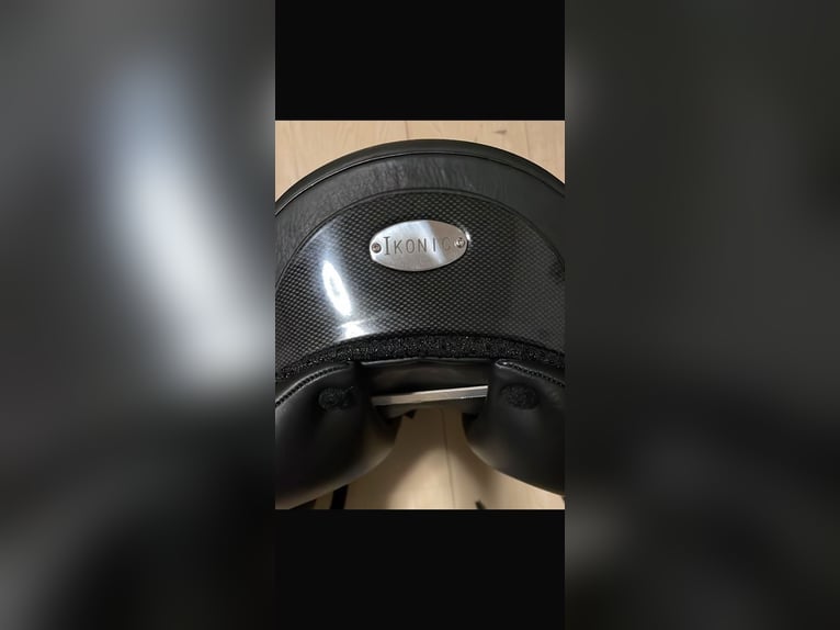 Ikonic EVO Dressursattel Doppelblatt 17,5 Zoll