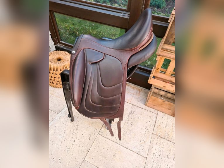Ikonic EVO Dressursattel Doppelblatt 17,5 Zoll