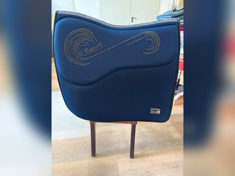 Neue! Dressurschabracke von Equitex