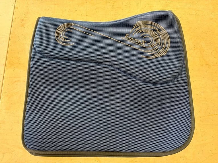 Neue! Dressurschabracke von Equitex