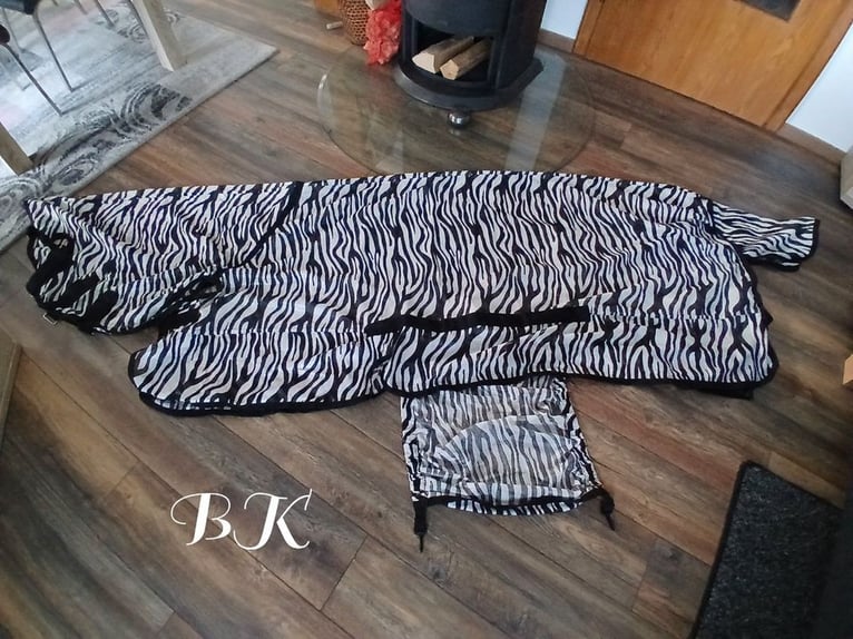 Neue Zebra-Fliegendecke von Riding World, Gr. 150cm