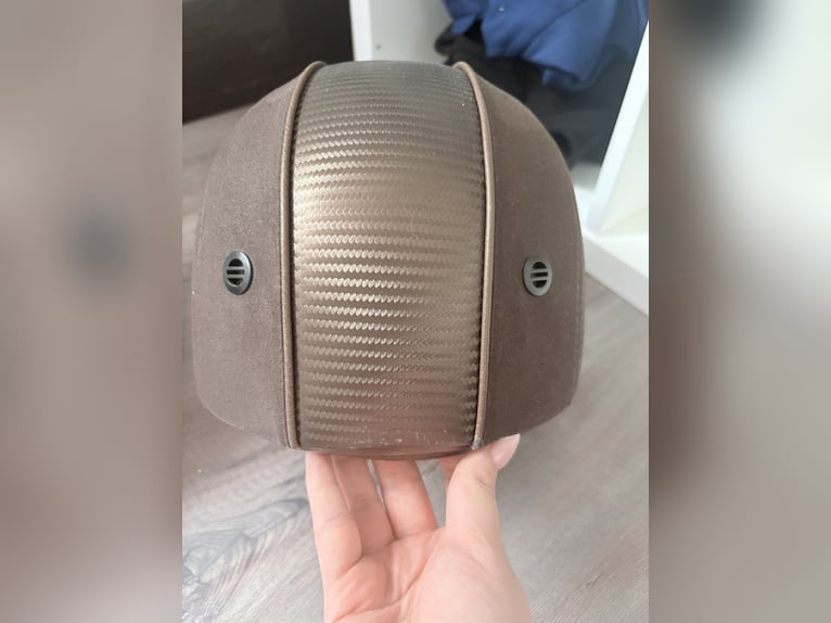 Neuer Reithelm von Knightsbridge