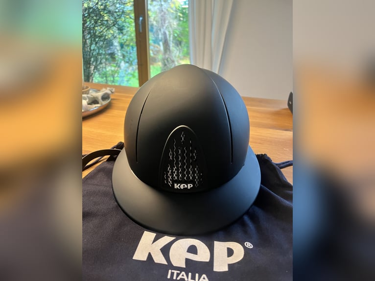 Reithelm Cromo Smart mit Polo-Schirm von Kep Reithelm Cromo Smart mit Polo-Schirm von Kep