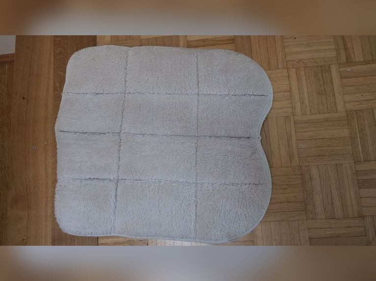 Sattelkissen/Sattelpad, weiß mit echtem Fell