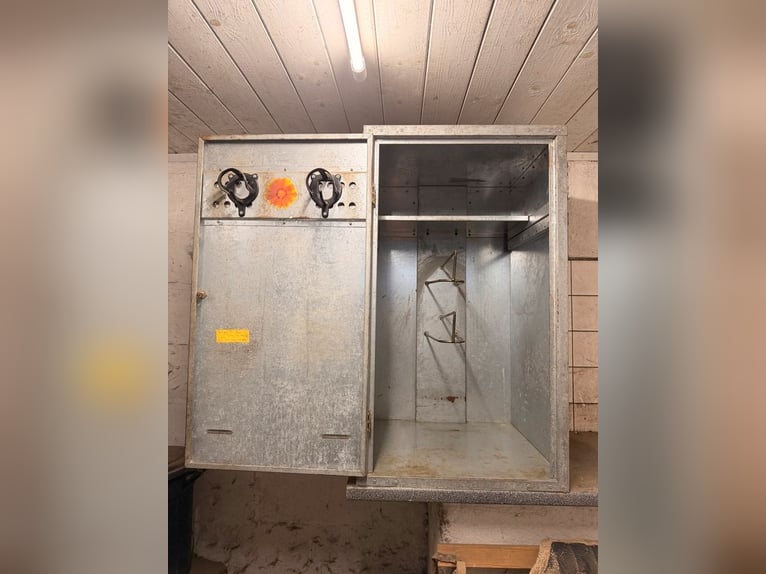 Sattelschrank
