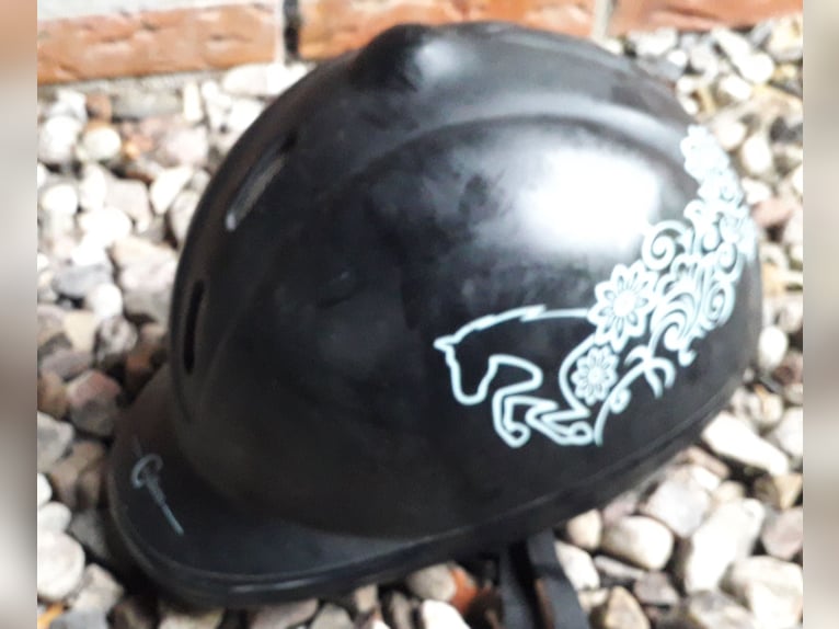 Biete verschiedene Reithelme an, sehr gut erhalten  Biete verschiedene Reithelme an, sehr gut erhalten