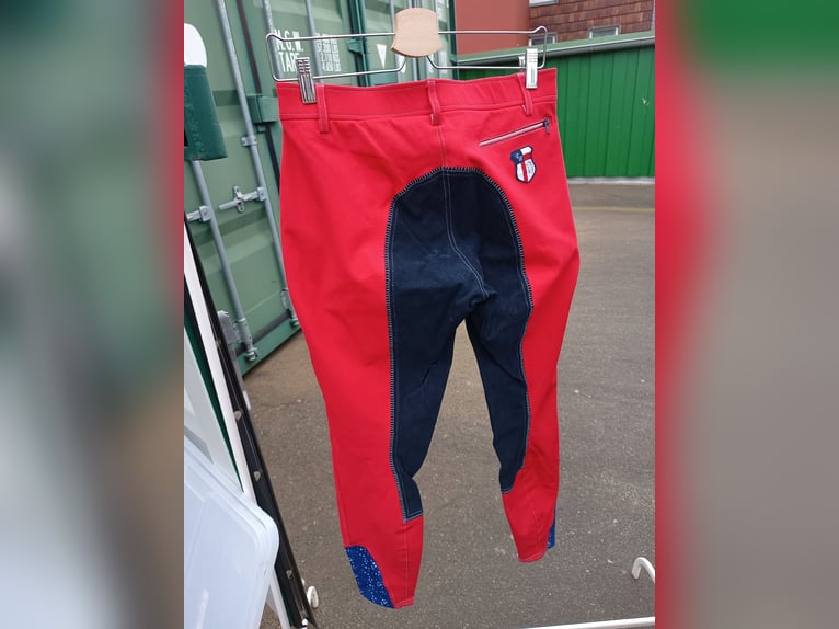 Schicke rote Reithose mit blauem Besatz 