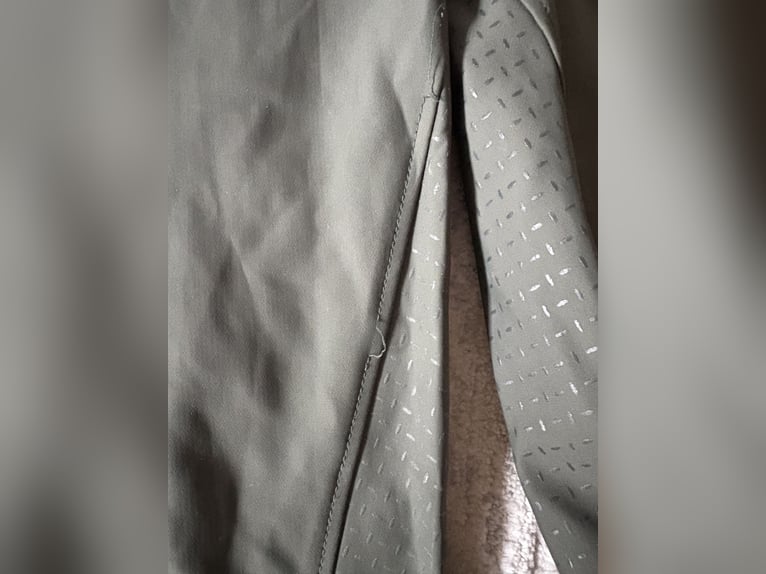 Sehr selten getragene grüne Reithose
