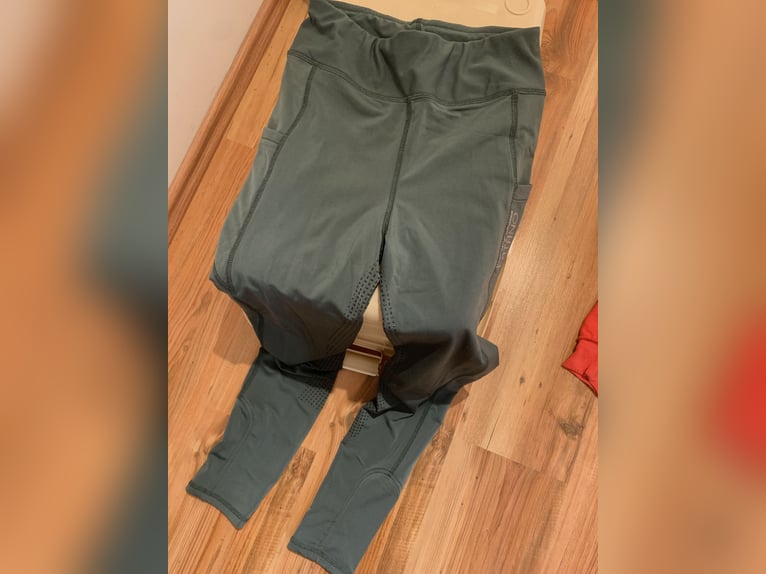 Verschiedene Reithosen und Oberteile Gr. XS und S