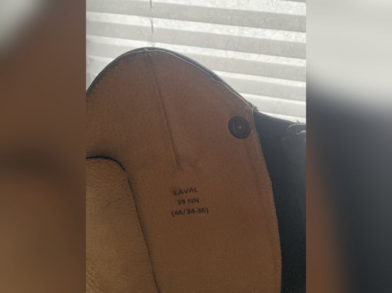Geschnürter Lederstiefel Größe 39
