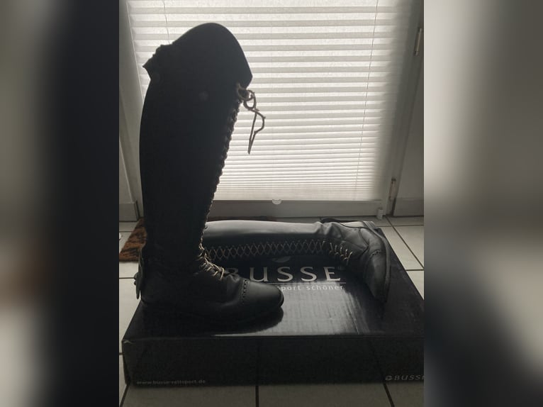 Geschnürter Lederstiefel Größe 39