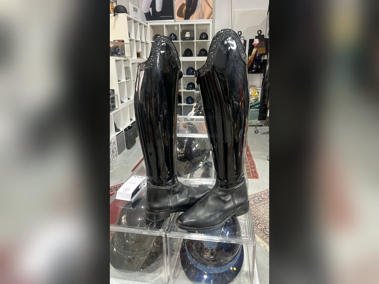 Neuwertige Lackstiefel mit Glitzerumrandung