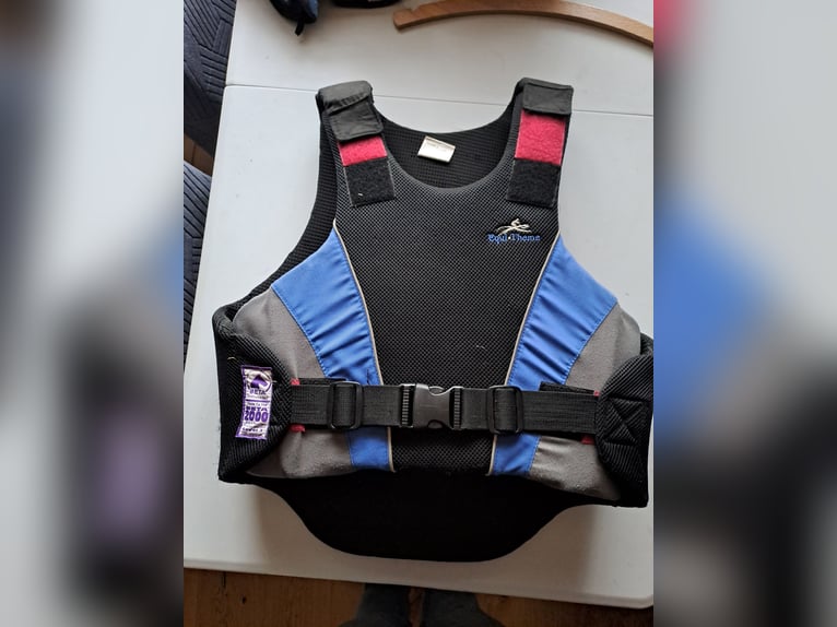 Reitstiefel, Helme, Schutzwesten,...